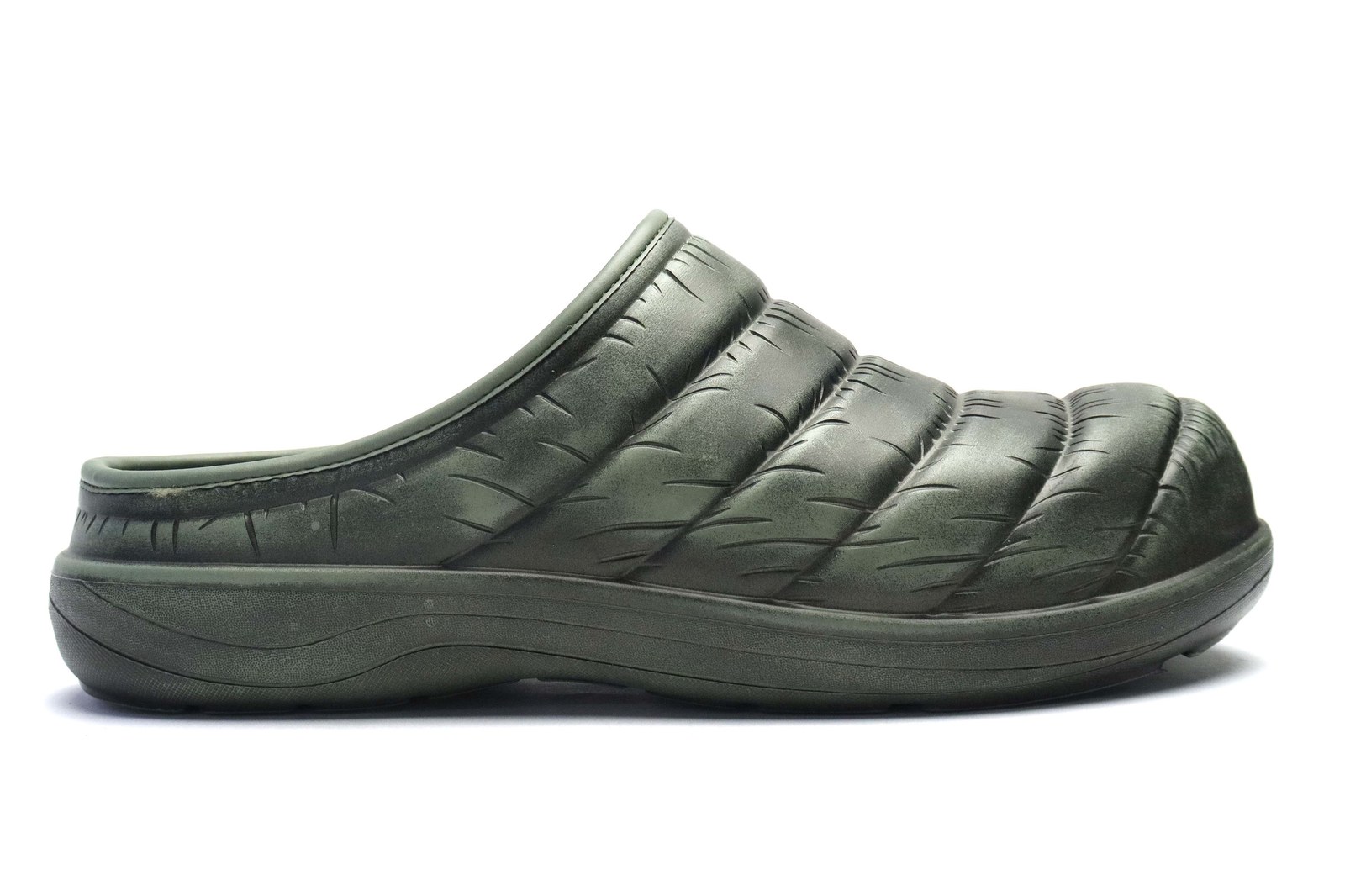 Quilted molded clog