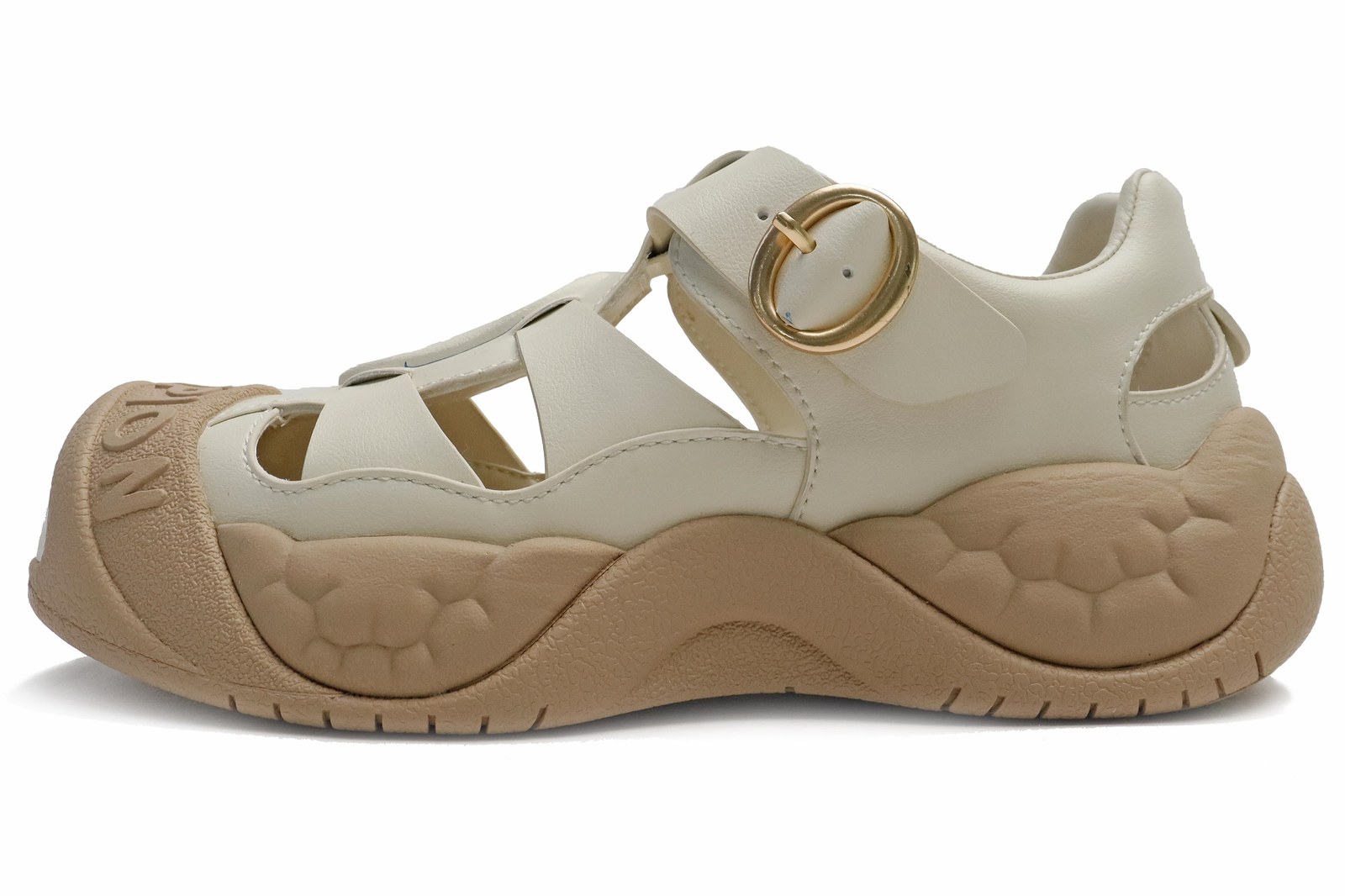 Closed-toe outdoor sandal